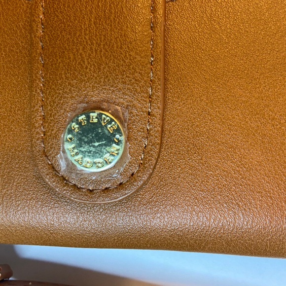 Brand new Steve Madden Caramel Wristlet Card Wallet with extra card holder - Picture 3 of 8